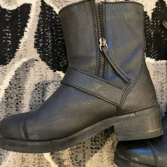 Leather black ankle boots. Pull and Bear brand, size 5 1/2-6. - Picture 4 of 9